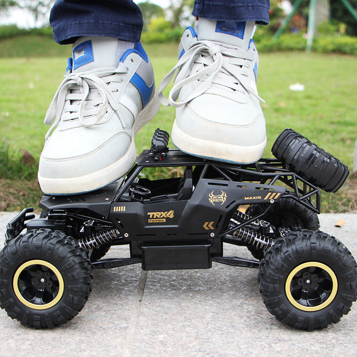 Remote control car - Nyaabs