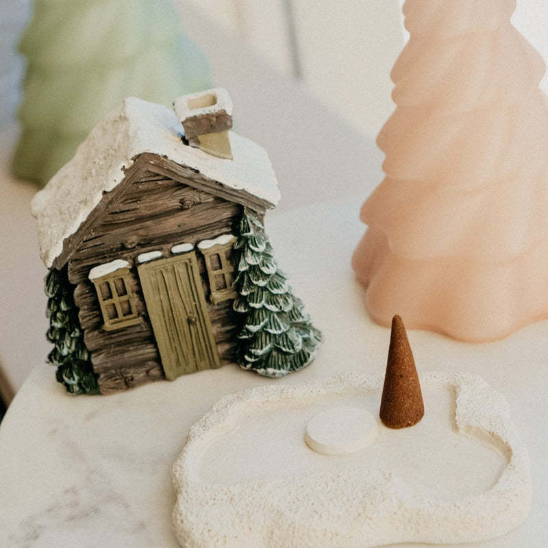 Log Cabin Incense Burner Rustic Christmas Chimney Hut Incense Cone Burner Collectible Resin Statue Table - Nyaabs