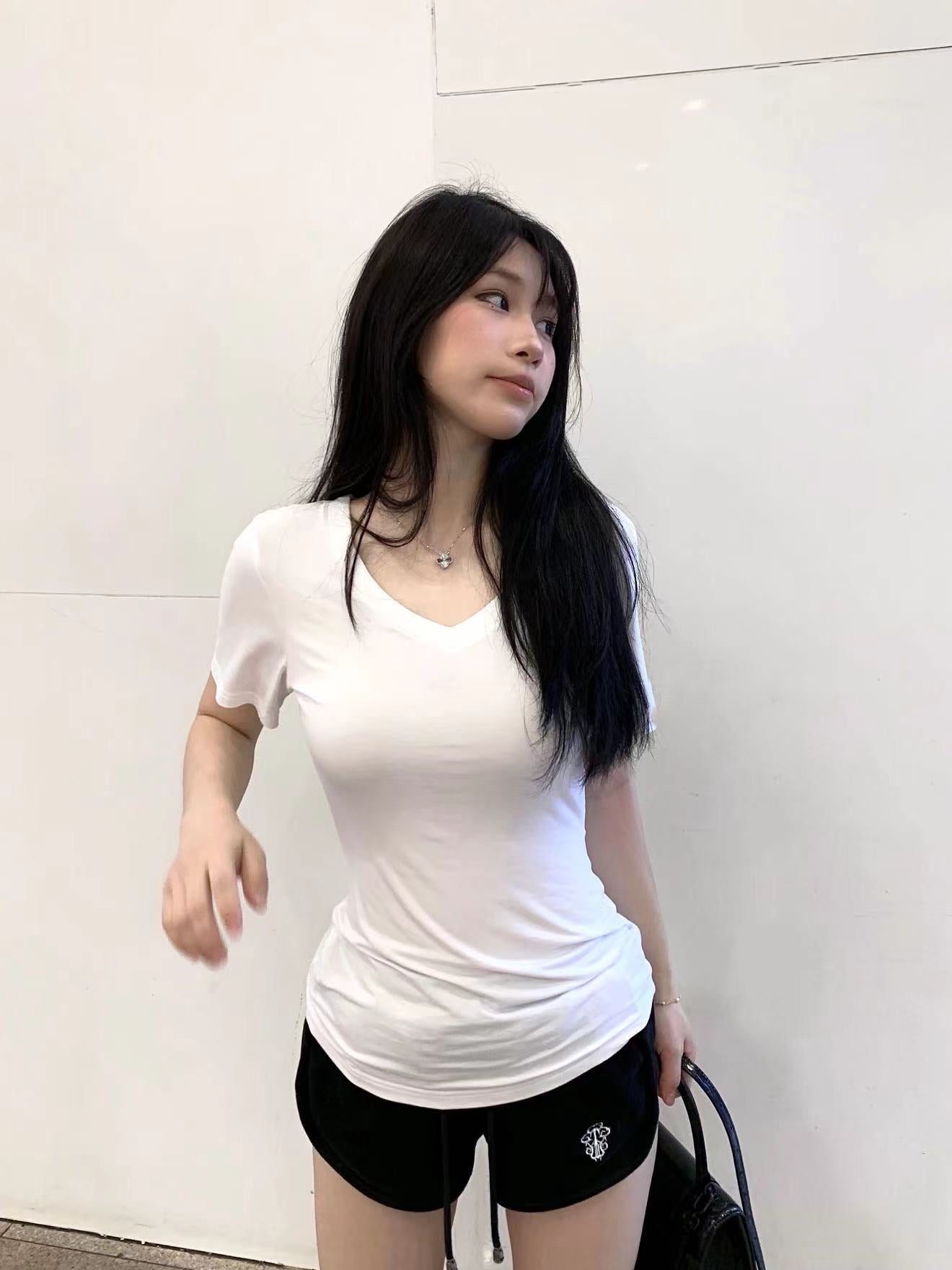 Black V-neck Waist-tight Shoulder Short-sleeved T-shirt nyaabs.com